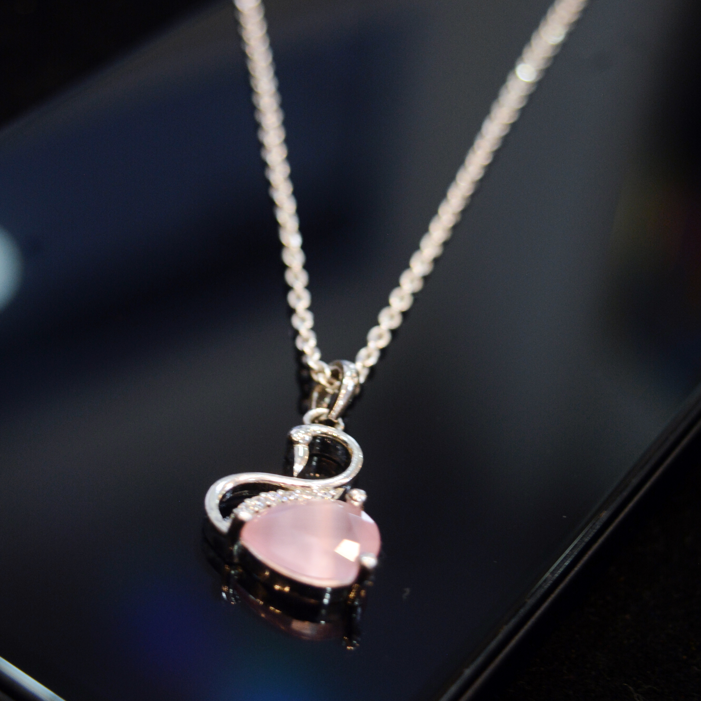 Swan Pendant Necklace in Silver VS LC 517 C