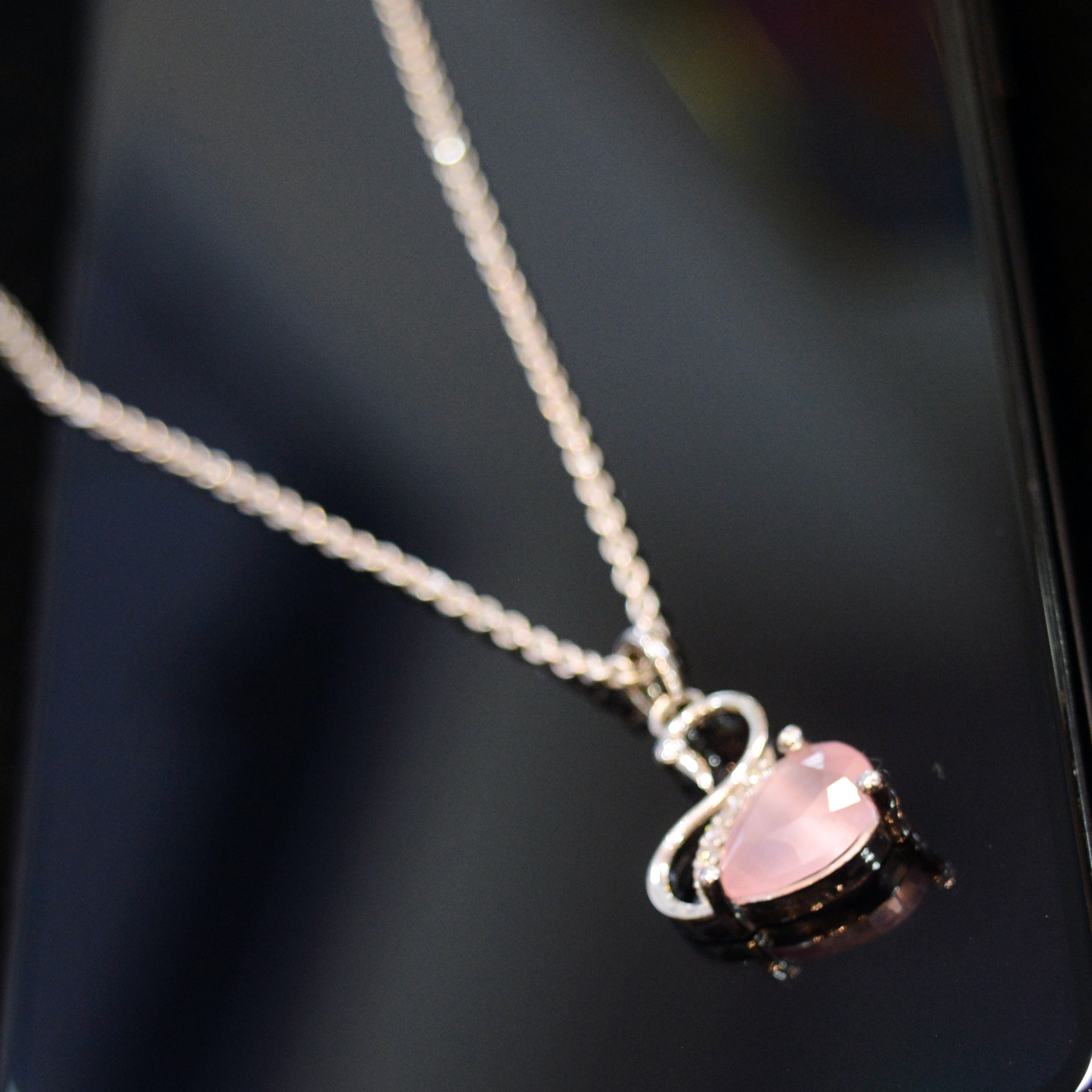 Swan Pendant Necklace in Silver VS LC 517